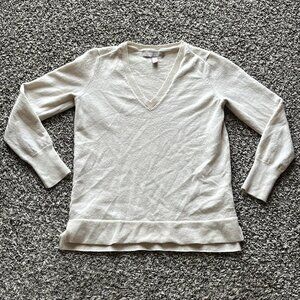 Banana Republic Cream Merino Wool Vneck Sweater Small Classic Minimalist Elegant